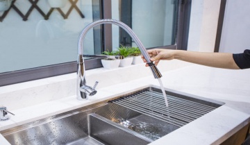 Hướng dẫn thay vòi nước bồn rửa chén đơn giản, nhanh chóng